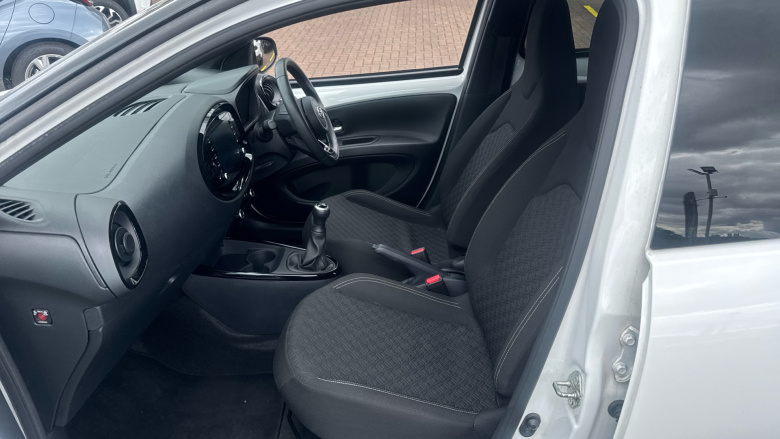 Toyota Aygo X 1.0 VVT-i Edge 5dr Petrol Hatchback